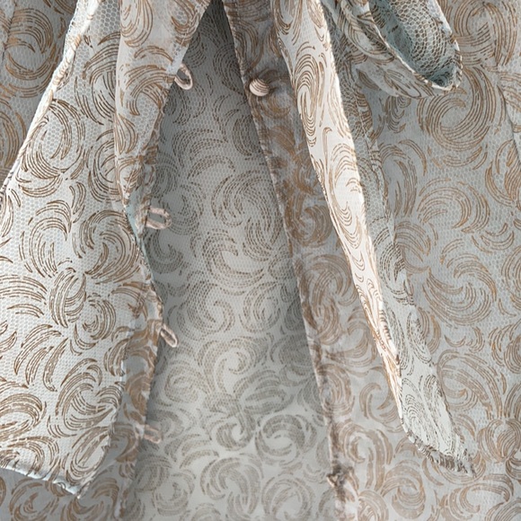 Valentino red size 40 (2/4) missing three buttons excellent condition - Picture 6 of 7